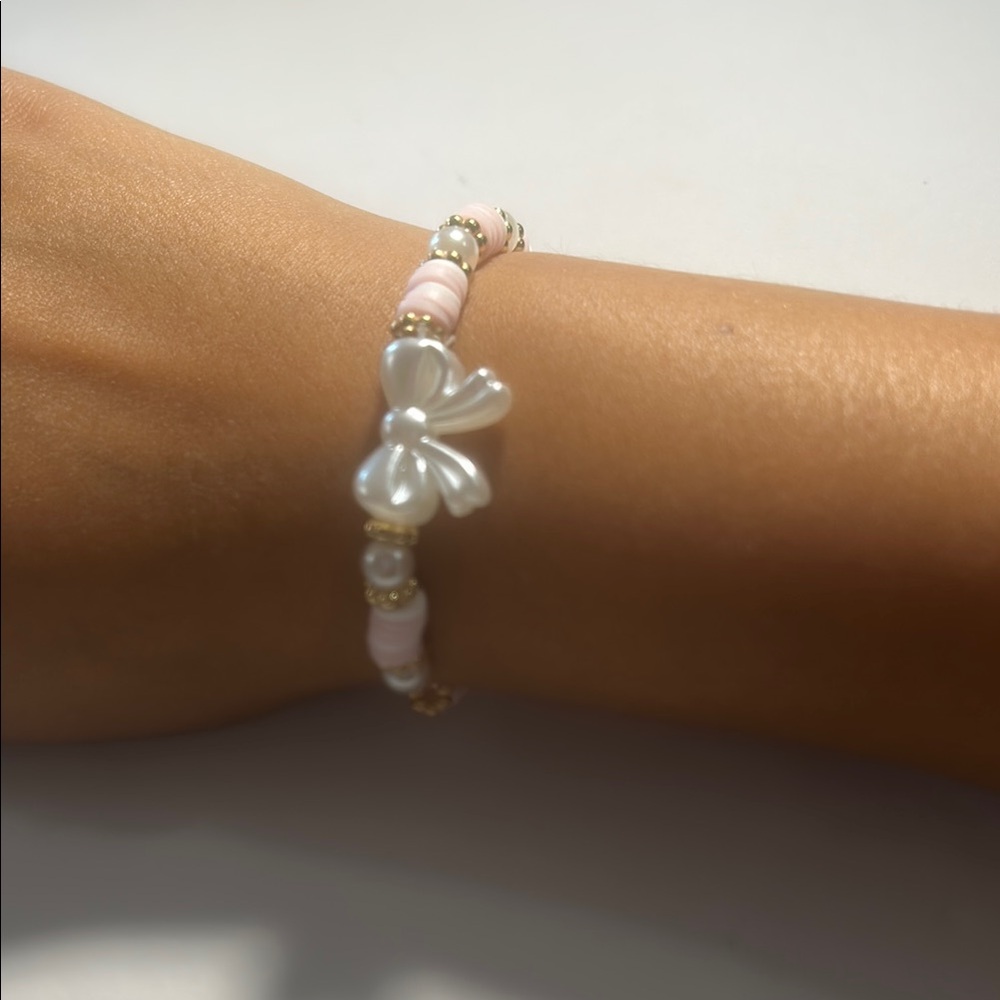 Elegant Pearl Bow Bracelet